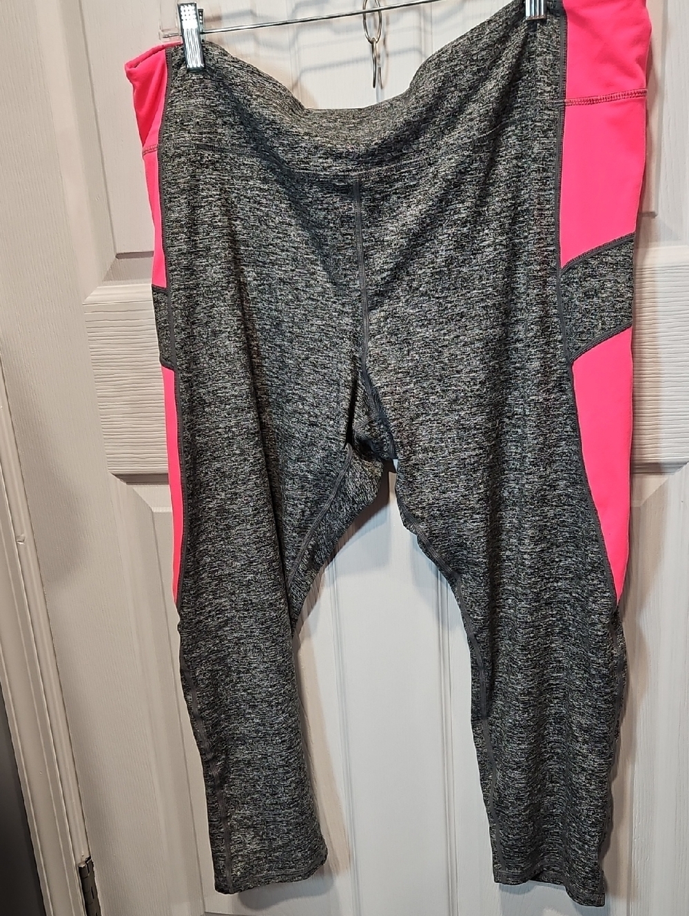 Women's Gray & Pink Performance Leggings